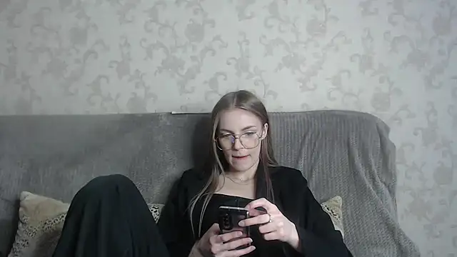 HitGyrl online show from 03/01/26, 08:03