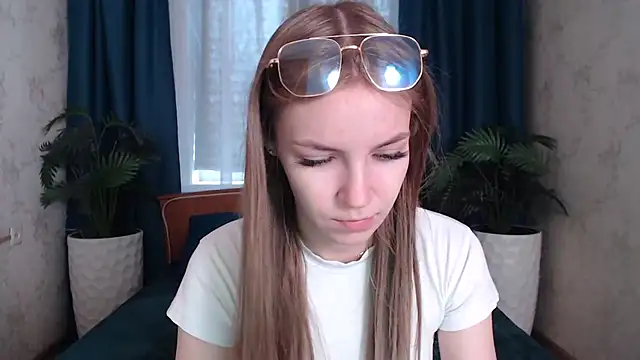 HitGyrl online show from 05/09/26, 01:09