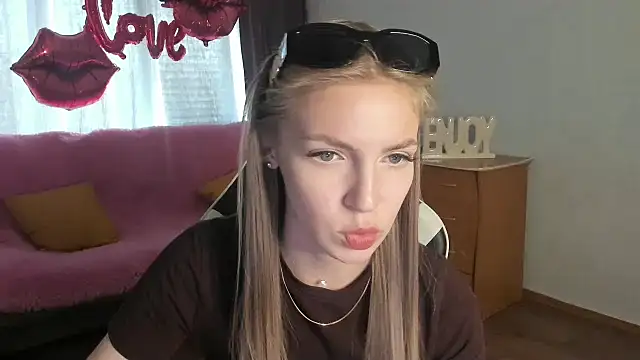 HitGyrl online show from 05/15/26, 08:12