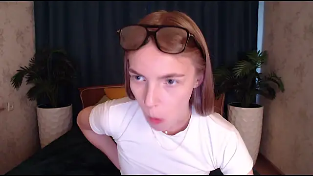 HitGyrl online show from 11/06/25, 08:18