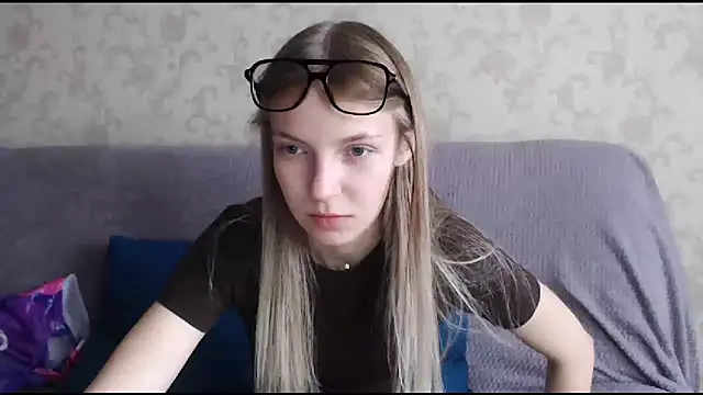 HitGyrl online show from 11/01/25, 08:19