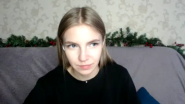 HitGyrl online show from 12/16/25, 04:28