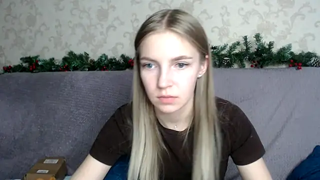 HitGyrl online show from 12/17/25, 04:39