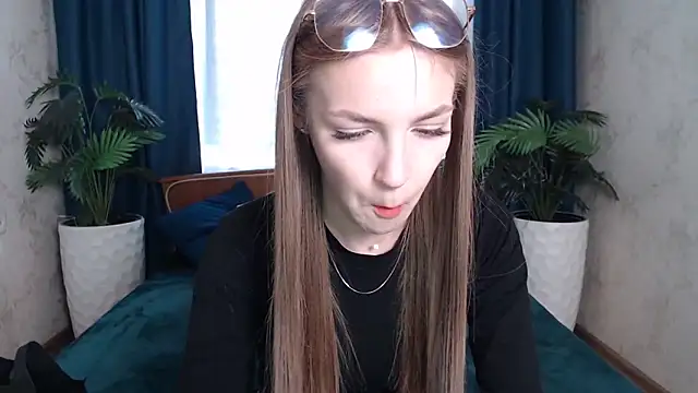 HitGyrl online show from 05/18/26, 08:08