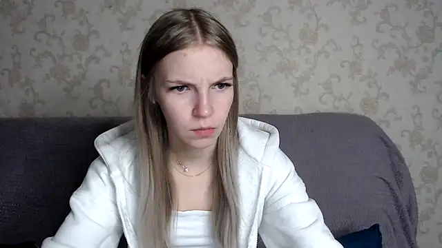 HitGyrl online show from 11/23/25, 01:04