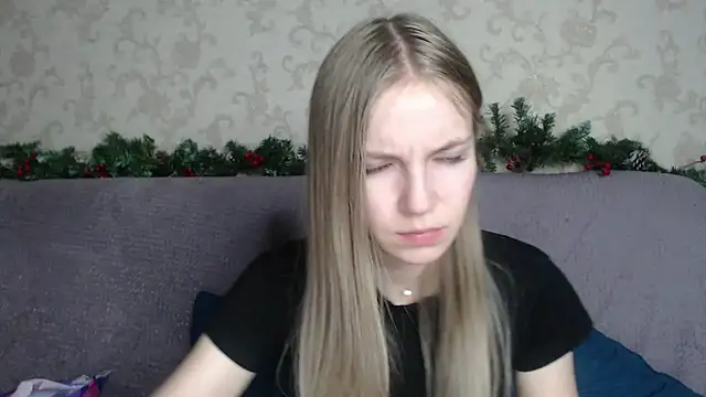 HitGyrl online show from 12/19/25, 02:26