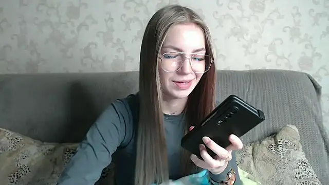 HitGyrl online show from 05/06/26, 01:09