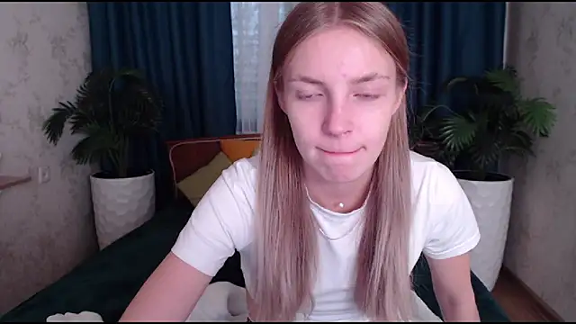 HitGyrl online show from 10/30/25, 08:12