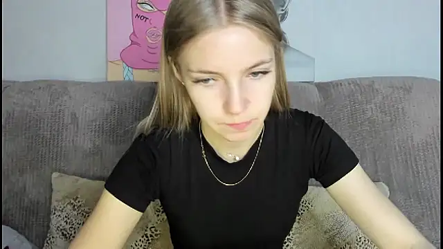 HitGyrl online show from 11/28/25, 01:06