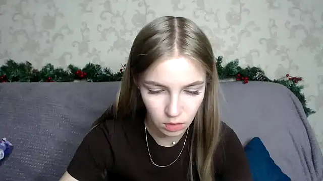 HitGyrl online show from 12/16/25, 04:33