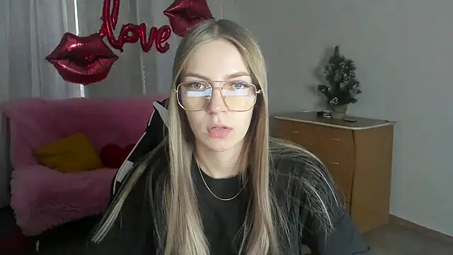 HitGyrl online show from 03/03/26, 01:12