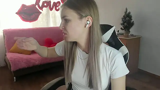 HitGyrl online show from 03/10/26, 08:07