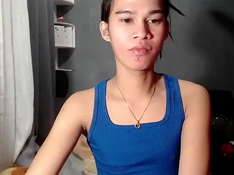 Snapshot of urseductivebarbie_xx chatting on 12/22/25, 05:24 urseductivebarbie xx online show from 12/22/25, 05:24