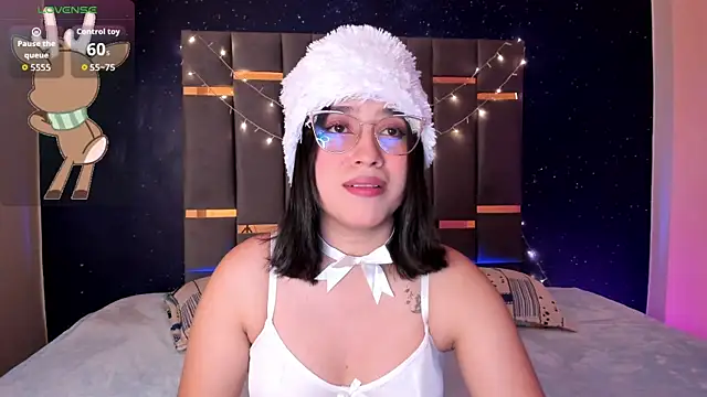 SweetAnya01 online show from 12/17/25, 04:50