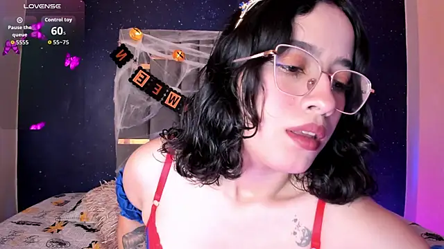 SweetAnya01 online show from 10/05/25, 04:47