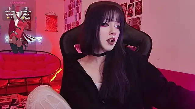 LiliLuna online show from 12/16/25, 01:04