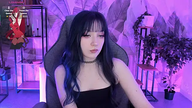 LiliLuna online show from 12/04/25, 03:00