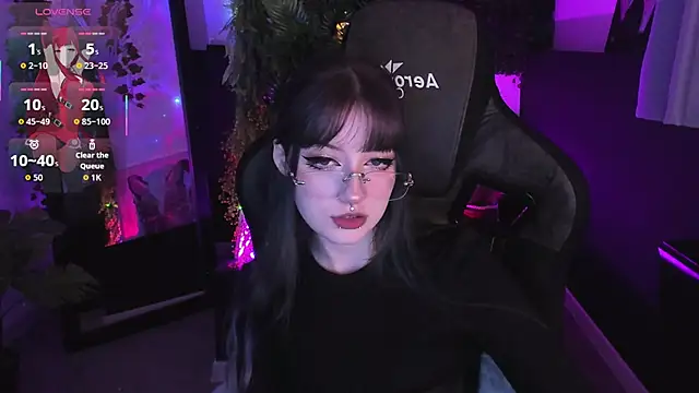 LiliLuna online show from 02/18/26, 04:03