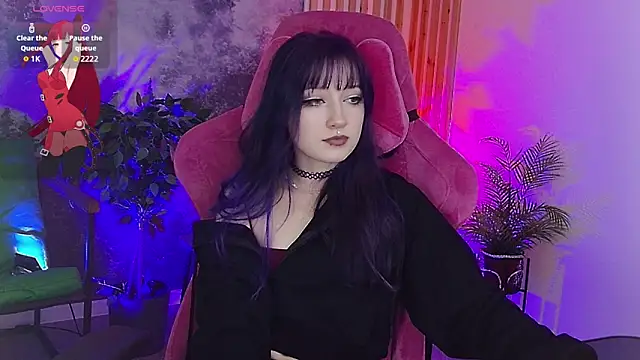 LiliLuna online show from 12/19/25, 02:19