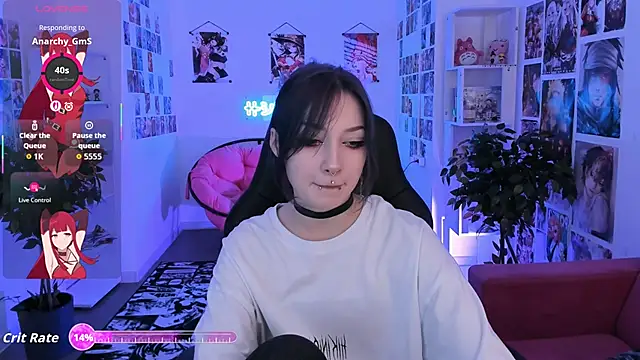 LiliLuna online show from 10/19/25, 04:10