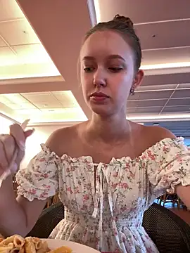 ElliRose online show from 10/11/25, 12:33
