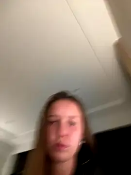 Snapshot of ElliRose chatting on 10/23/25, 12:04 ElliRose online show from 10/23/25, 12:04