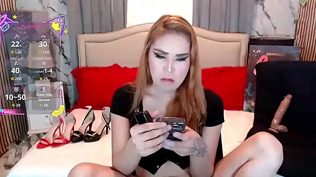 Ninawilsonx online show from 11/02/25, 12:59