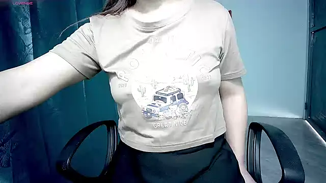 Snapshot of _Sara_768 chatting on 11/15/25, 02:15 Sara 768 online show from 11/15/25, 02:15