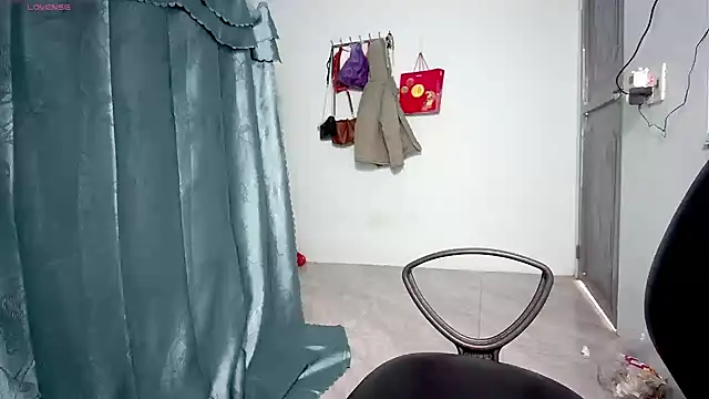 Snapshot of _Sara_768 chatting on 12/01/25, 08:15 Sara 768 online show from 12/01/25, 08:15