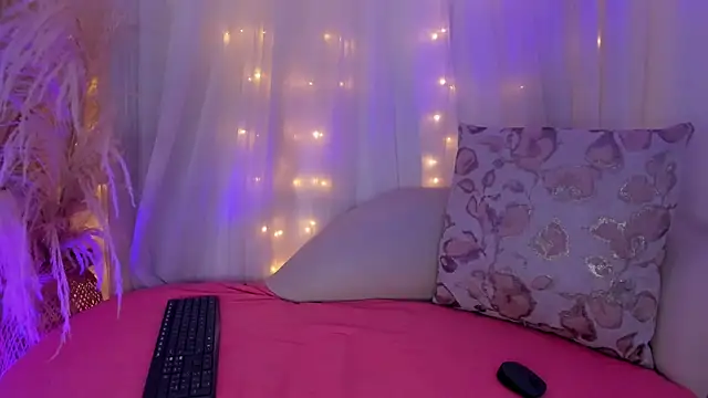 arianna cox   online show from 10/24/25, 08:19