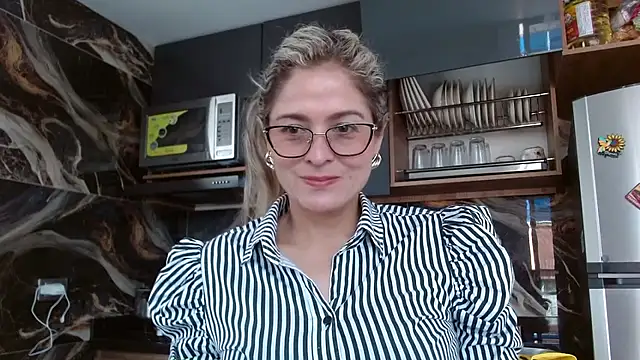 Snapshot of linda-mature43 chatting on 10/02/25, 03:26 linda-mature43 online show from 10/02/25, 03:26