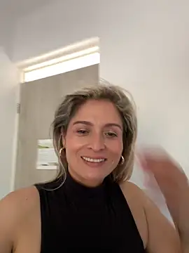 Snapshot of linda-mature43 chatting on 09/28/25, 04:47 linda-mature43 online show from 09/28/25, 04:47