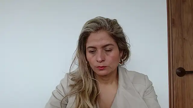 Snapshot of linda-mature43 chatting on 09/17/25, 04:31 linda-mature43 online show from 09/17/25, 04:31