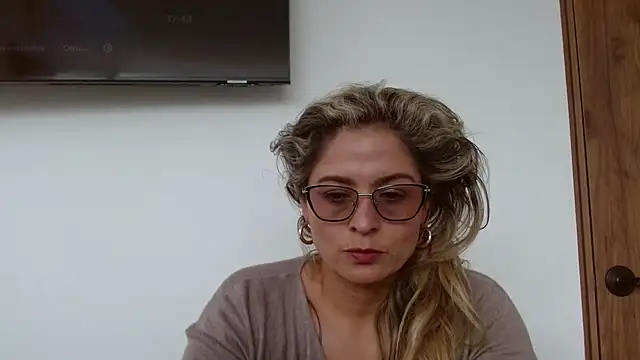 Snapshot of linda-mature43 chatting on 10/09/25, 06:30 linda-mature43 online show from 10/09/25, 06:30