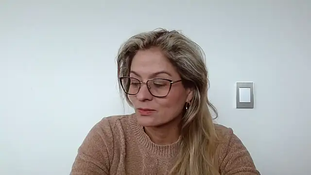 Snapshot of linda-mature43 chatting on 10/01/25, 04:33 linda-mature43 online show from 10/01/25, 04:33
