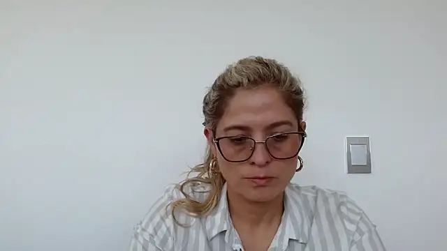 Snapshot of linda-mature43 chatting on 09/22/25, 04:46 linda-mature43 online show from 09/22/25, 04:46