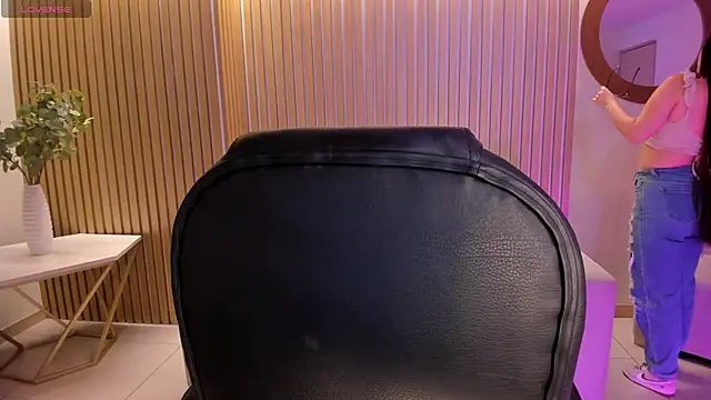 SarahRhodes  online show from 10/28/25, 12:04