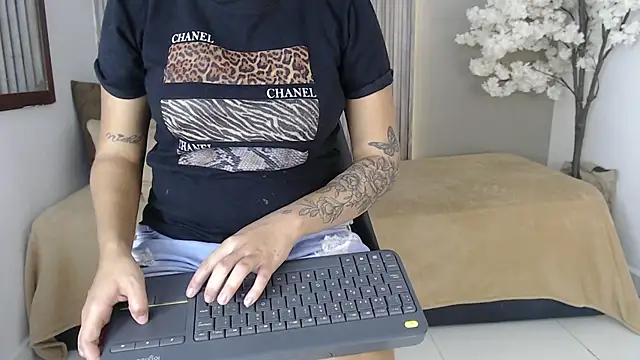 Michellee 20 online show from 09/27/25, 02:01