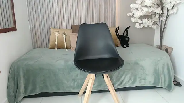 Michellee 20 online show from 10/17/25, 01:46