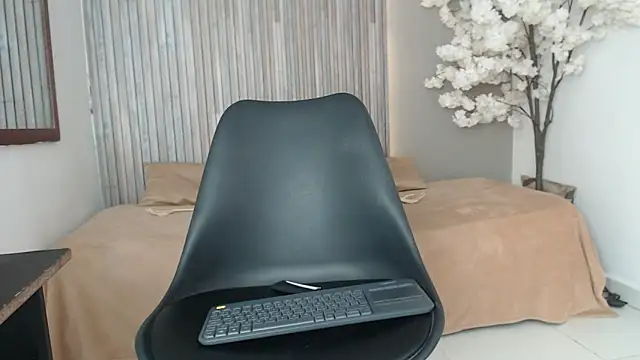 Michellee 20 online show from 10/14/25, 01:34