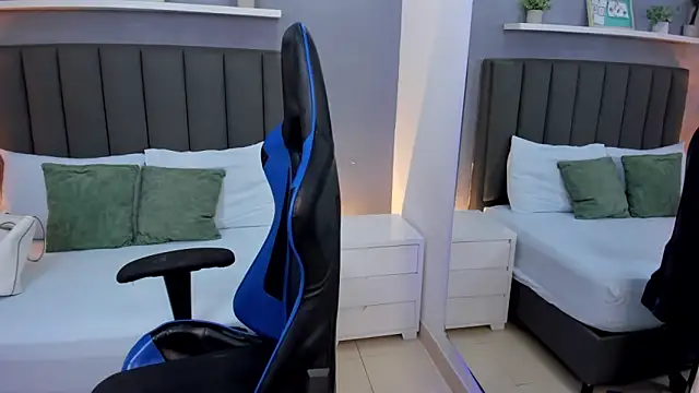 anagil  online show from 12/20/25, 08:33