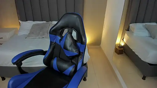 anagil  online show from 04/14/26, 01:49