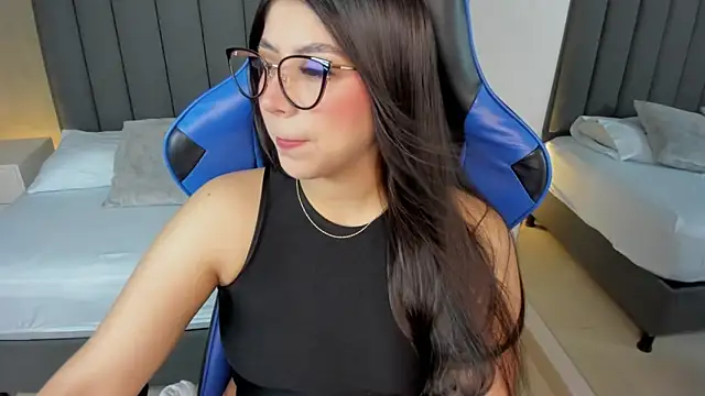 anagil  online show from 04/17/26, 01:58