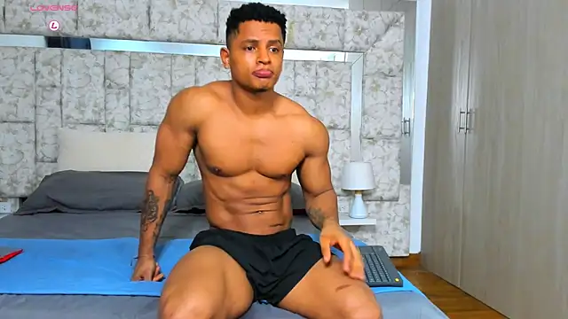 Snapshot of markustheroy333 chatting on 12/16/25, 10:47 markustheroy333 online show from 12/16/25, 10:47