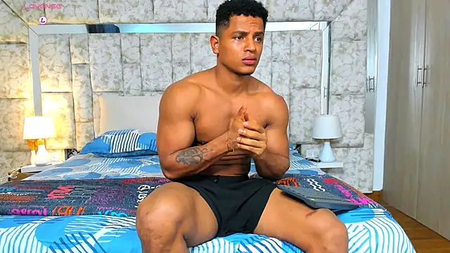 Snapshot of markustheroy333 chatting on 12/18/25, 10:13 markustheroy333 online show from 12/18/25, 10:13