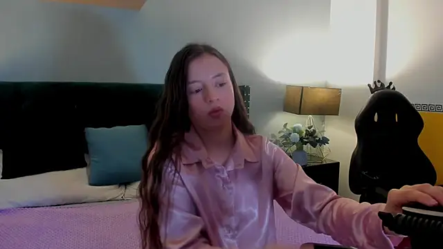Snapshot of VioletaNova chatting on 05/12/26, 11:16 VioletaNova online show from 05/12/26, 11:16