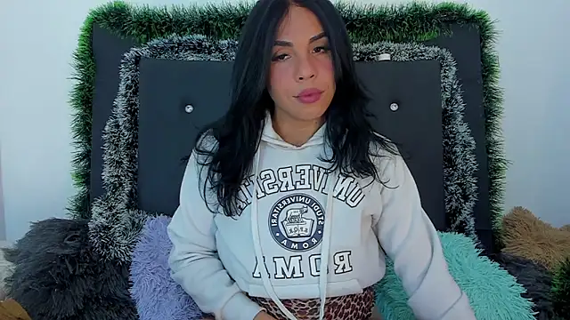 Snapshot of Adrianna_Arias chatting on 12/19/25, 05:54 Adrianna Arias online show from 12/19/25, 05:54