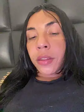 Adrianna Arias online show from 10/25/25, 07:58