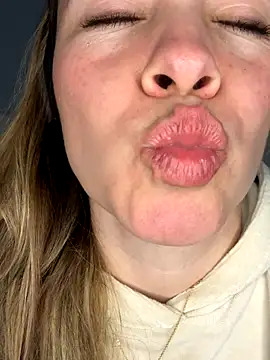 Snapshot of BritgetPsychol chatting on 09/09/25, 02:54 BritgetPsychol online show from 09/09/25, 02:54