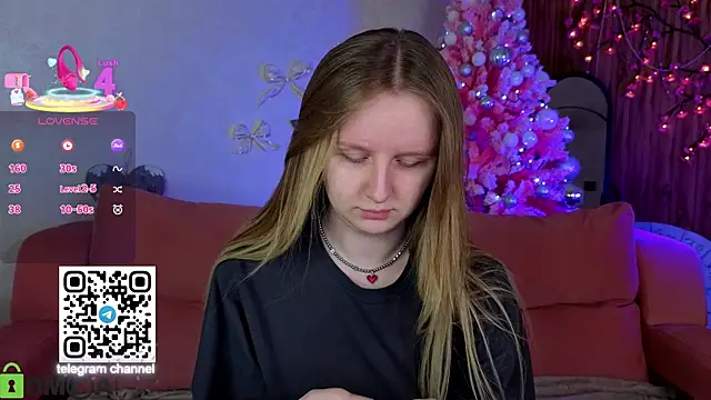 Snapshot of Rina_Panic chatting on 01/11/26, 01:12 Rina Panic online show from 01/11/26, 01:12